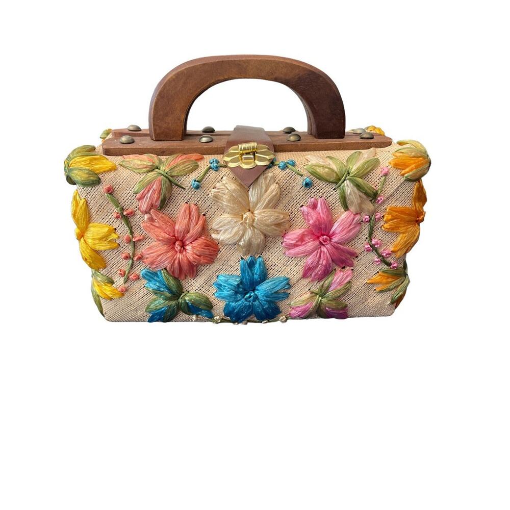 Vintage Straw and Wood Purse, Beautiful Condition.